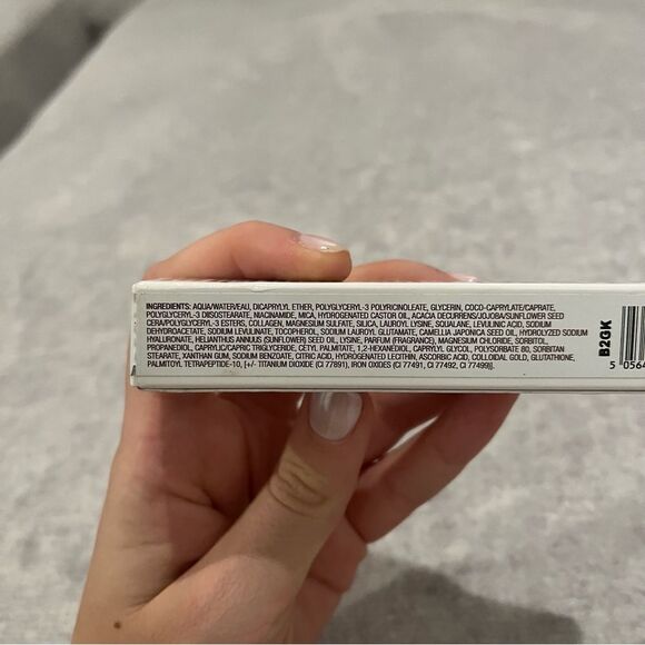 Charlotte Tilbury Beautiful Skin Radiant Concealer - 16.5 Deep - Picture 5 of 9